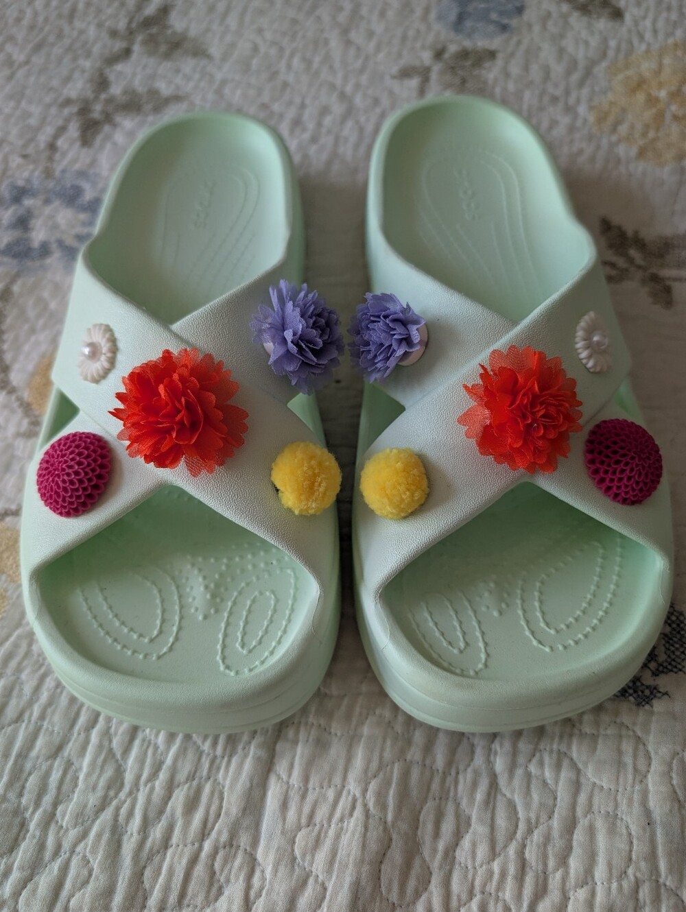Crocs Classic Women's Wildflower Cross Strap